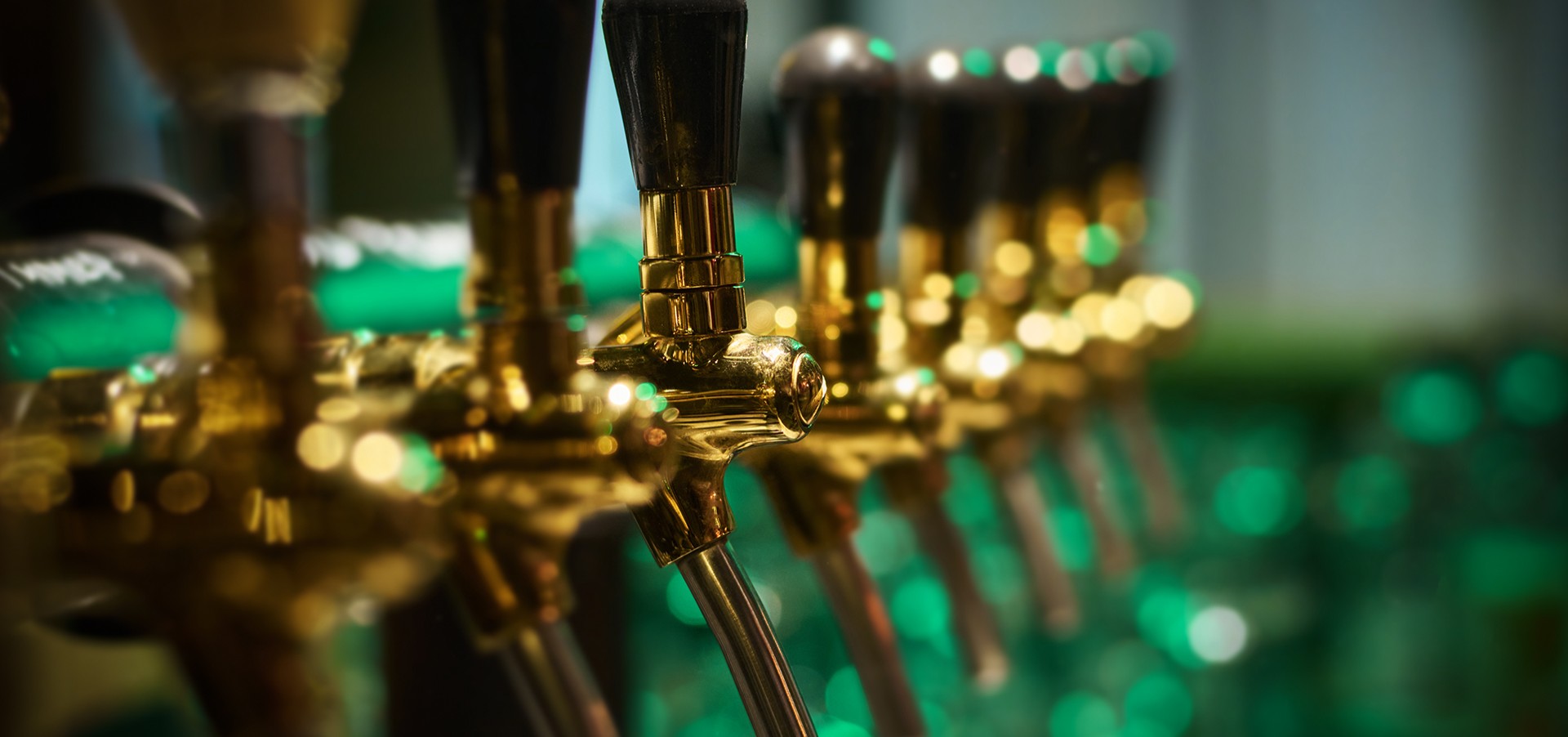 Explora la magia de nuestro bar con cócteles únicos en